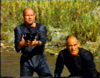 Smollett kap�t�ny akci�ban.